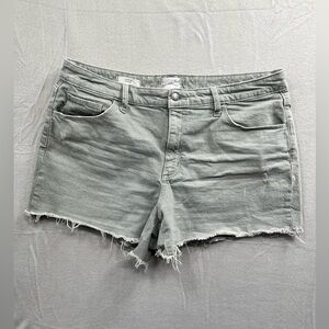 Women's Universal Thread Gray Vintage Midi Frayed Hem Shorts Size 16